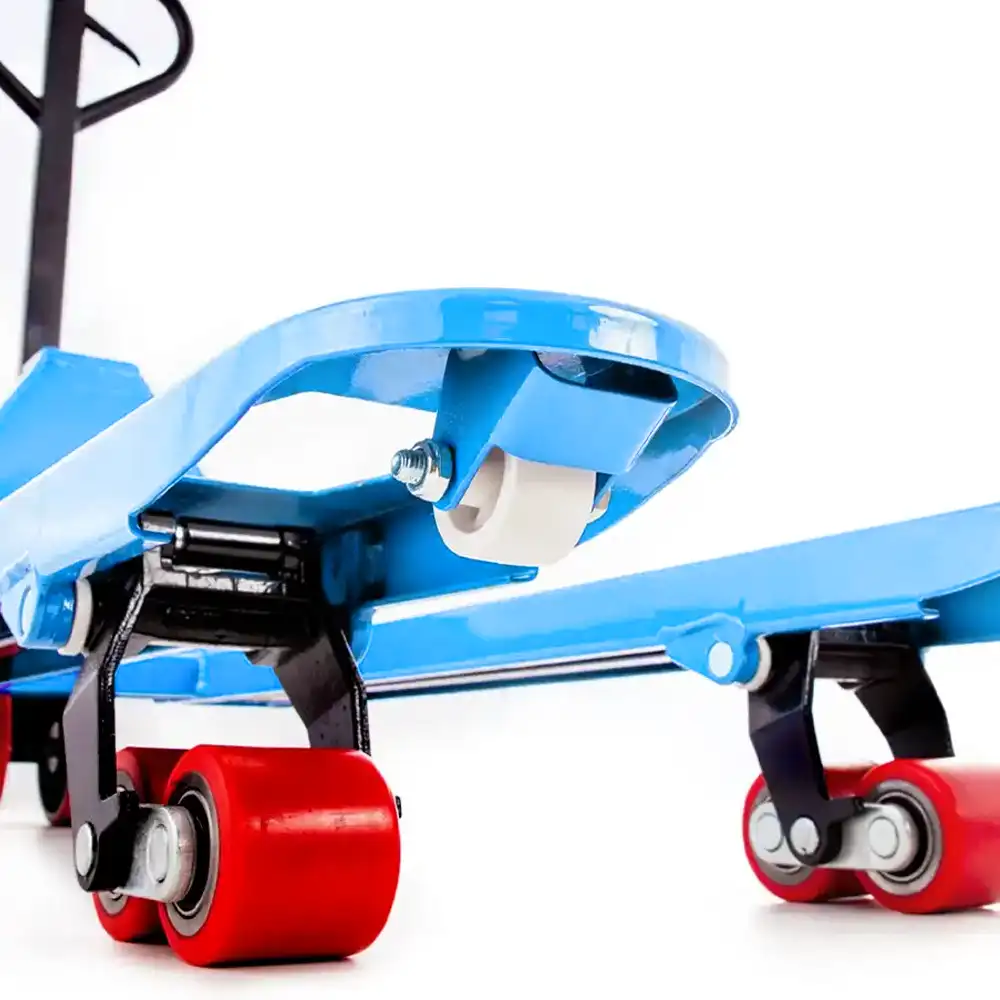 HPT‑P2PXXL handpalletwagen met extra lange vorken 2000mm, draagcapaciteit 2500 kg, close op tandem polyurethaan vorkwielen