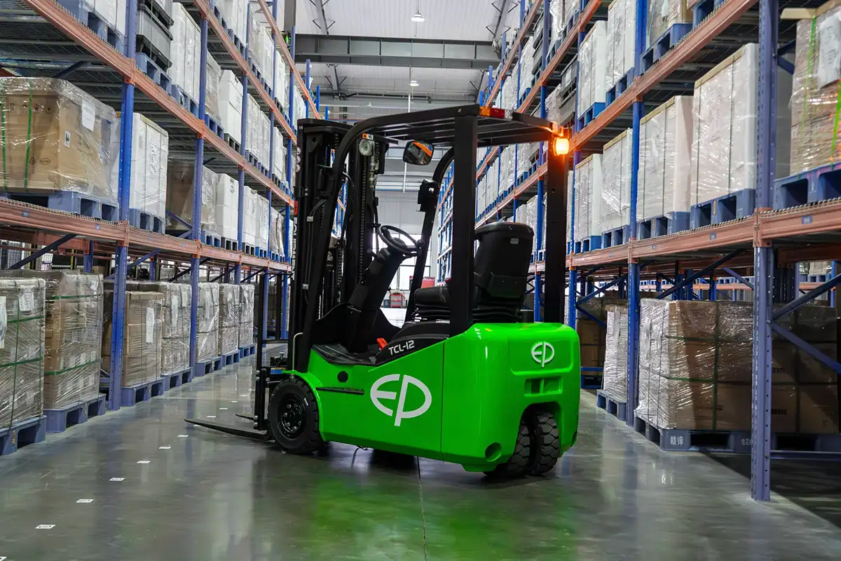 EP TCL101 compacte elektrische vorkheftruck 1000 kg - perfect voor smalle magazijn en werkplaatsen