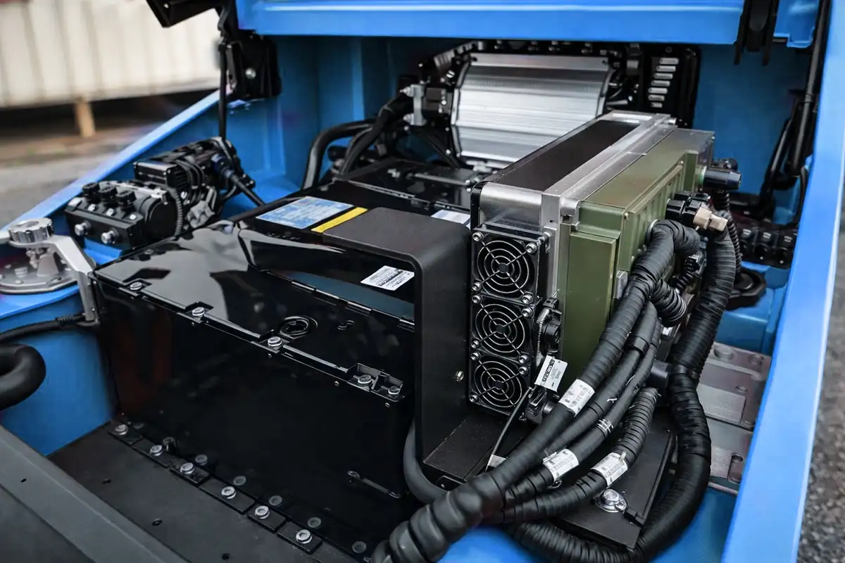 80V lithium-ion accu van de Tramag TFS25L elektrische heftruck